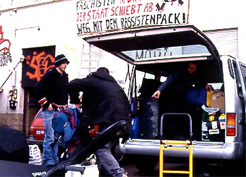 Loading - Lele looking to Machno and Ste loading the van eheheh! Karlsruhe @ ex-Steffi 28.12.2ooo